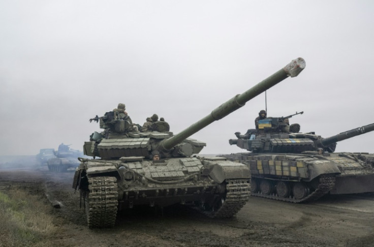 Tank tentara Ukraina menuju ke garis depan di Kherson di Ukraina selatan