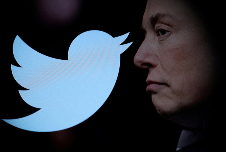 Ilustrasi menunjukkan foto Elon Musk dan logo Twitter
