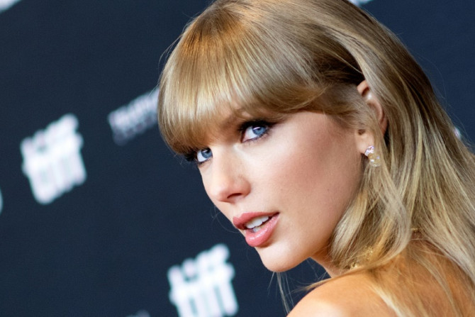Taylor Swift, ditampilkan di sini di Festival Film Internasional Toronto 2022, akan melakukan tur mulai Maret 2023