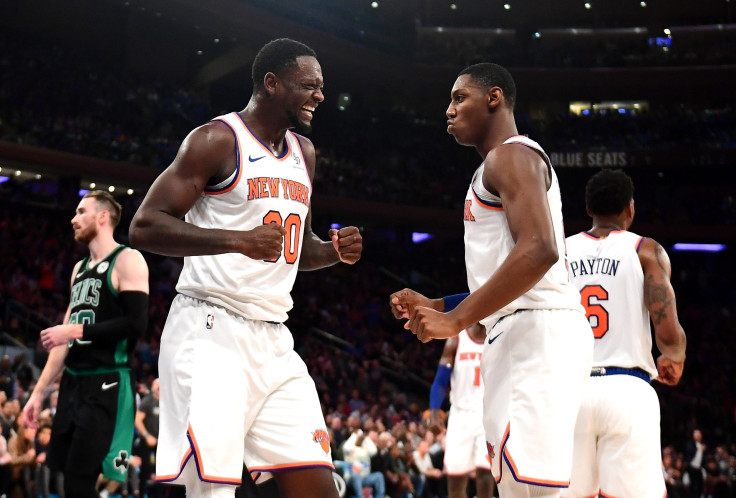 Julius Randle #30 dan RJ Barrett #9 dari New York Knicks