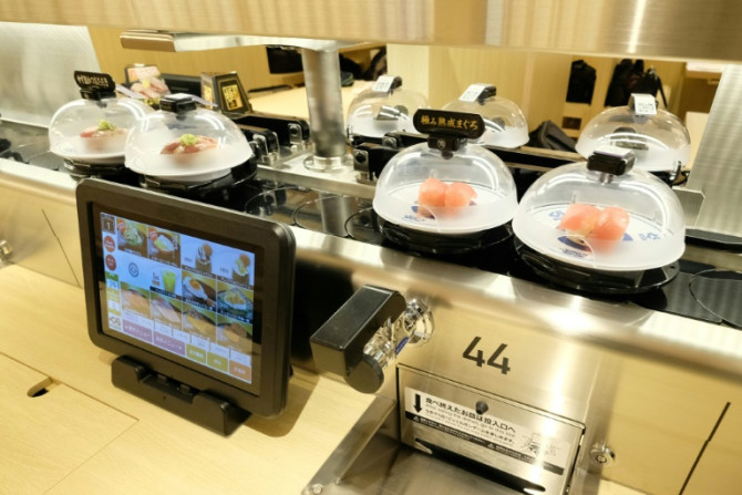 Jaringan restoran Jepang Kura Sushi berencana memasang kamera di atas ban berjalannya untuk memantau pelanggan