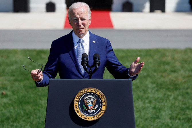 Presiden AS Biden menandatangani CHIPS and Science Act of 2022, di Washington