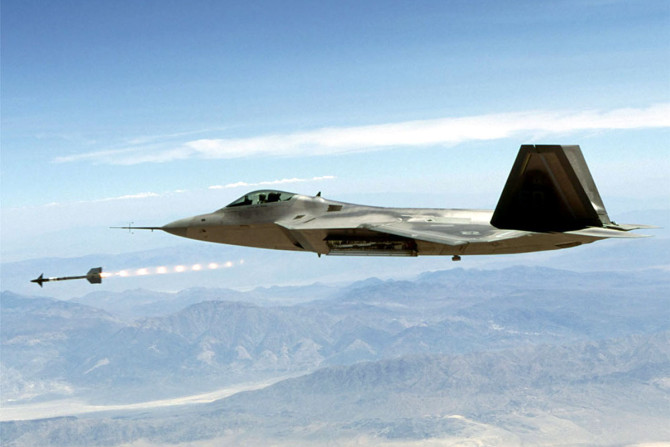 F-22 Raptor meluncurkan AIM-9 Sidewinder