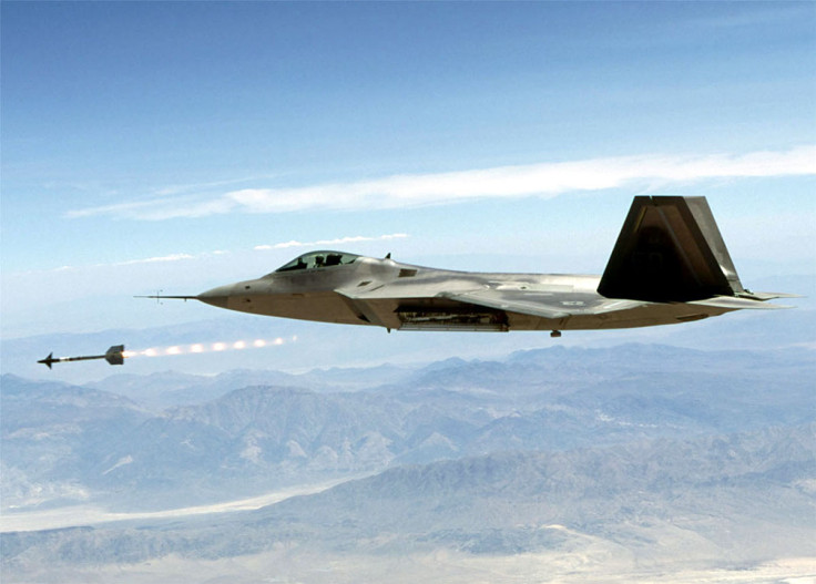 F-22 Raptor meluncurkan AIM-9 Sidewinder