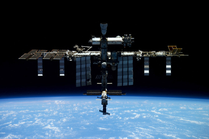 ISS difoto oleh awak Ekspedisi 66