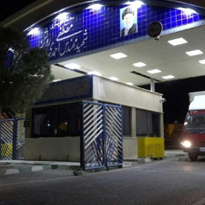 Sebuah truk meninggalkan pusat penelitian nuklir Natanz di Iran pada 2019