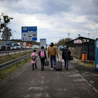 Hampir enam dari 10 pengungsi Ukraina -- sejauh ini 2.944.164 -- telah menyeberang ke Polandia