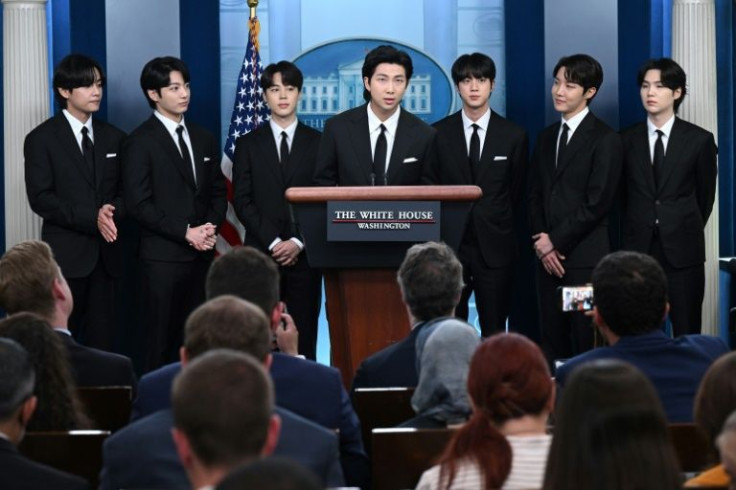Band Korea BTS muncul di jumpa pers harian di Brady Press Briefing Gedung Putih di Washington, DC, 31 Mei 2022