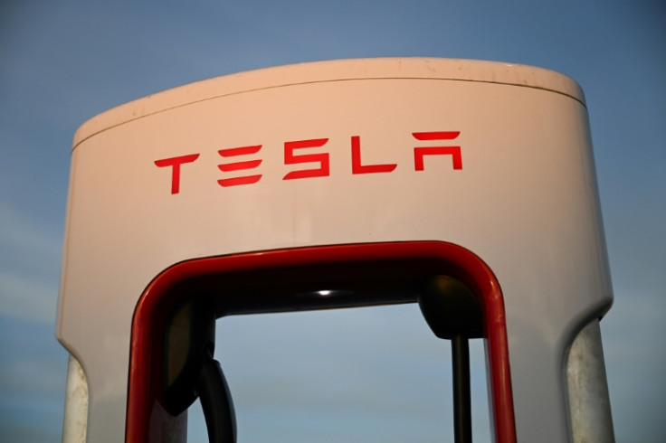 Penarikan kembali Tesla menyangkut masalah dengan teknologi "full self driving beta".