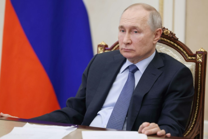 Presiden Rusia Vladimir Putin belum secara terbuka mengomentari surat perintah dari Pengadilan Kriminal Internasional