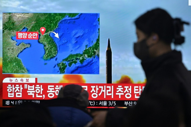 Korea Utara menembakkan rudal balistik antarbenua pada hari Sabtu yang mendarat di zona ekonomi eksklusif Jepang