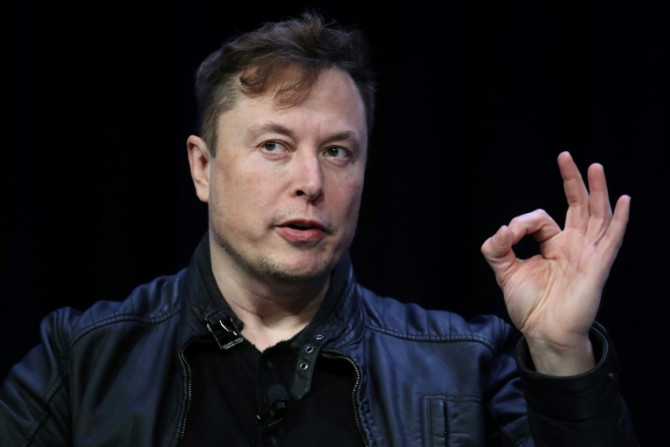 Bos Twitter Elon Musk mengatakan menjalankan jaringan media sosial telah "cukup rollercoaster"