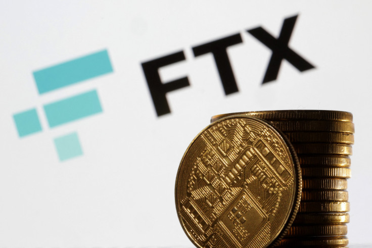 Ilustrasi menunjukkan logo FTX