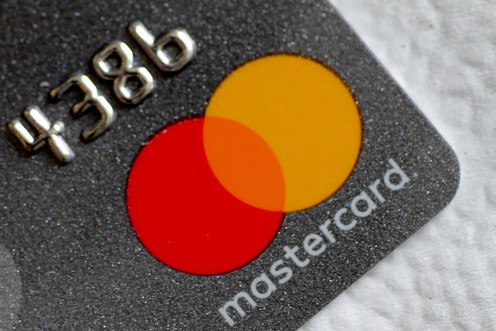 Foto ilustrasi logo Mastercard pada kartu kredit