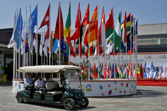 Delegasi naik buggy di tempat pertemuan pejabat keuangan G20 dekat Bengaluru