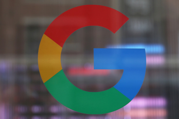 Logo Google LLC terlihat di Google Store Chelsea di New York City