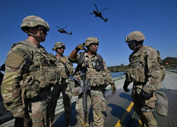 Tentara AS berpartisipasi dalam latihan militer gabungan Korea Selatan-AS pada 19 Oktober 2022. Jika militer AS, pengeluaran terbesar di dunia, adalah sebuah negara, itu akan memiliki emisi per kapita tertinggi di dunia