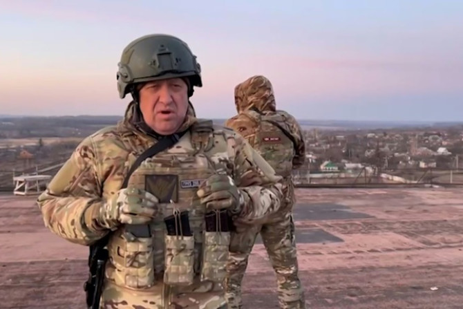 Pernah menjadi pemimpin tentara bayaran rahasia, bos Wagner Yevgeny Prigozhin sekarang beroperasi secara terbuka, memposting pesan dari dalam Ukraina sebagai bagian dari pasukan invasi Rusia