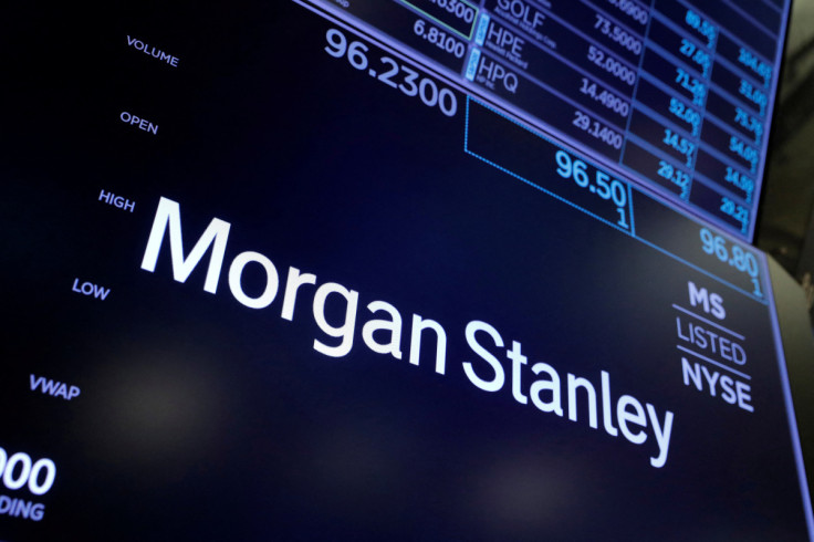 Logo Morgan Stanley terlihat di lantai perdagangan di New York Stock Exchange (NYSE) di Manhattan, New York City