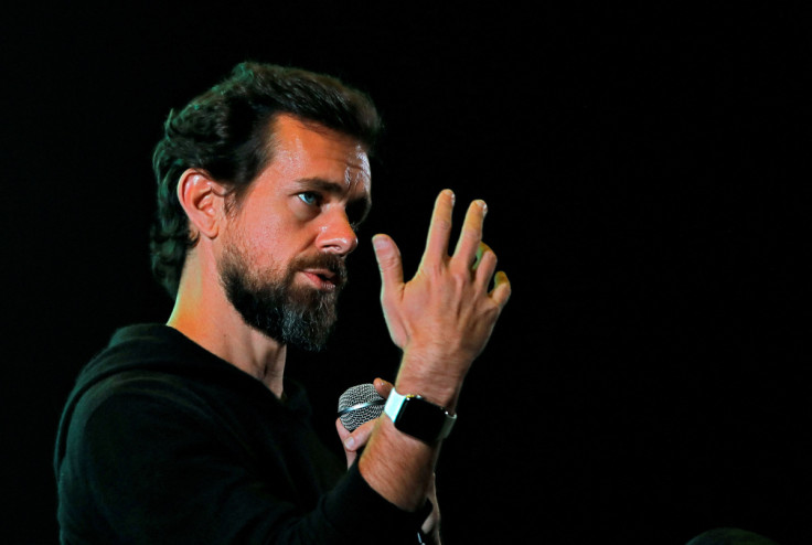 Jack Dorsey berpidato di depan para siswa selama balai kota di Indian Institute of Technology (IIT) di New Delhi