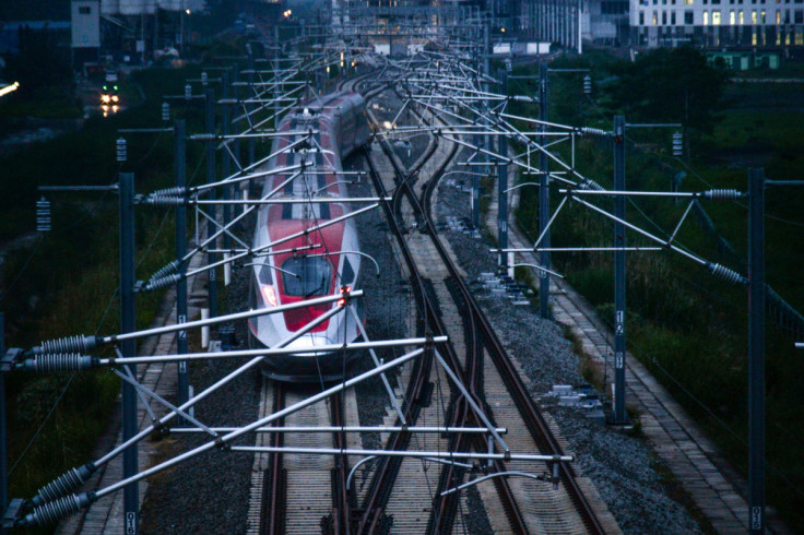 Kereta listrik kecepatan tinggi Multiple Unit terlihat saat Hot Sliding Test di Tegalluar,