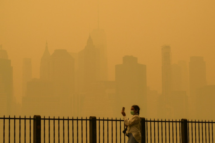 Kebakaran hutan Kanada menyelimuti New York dalam kabut asap kuning
