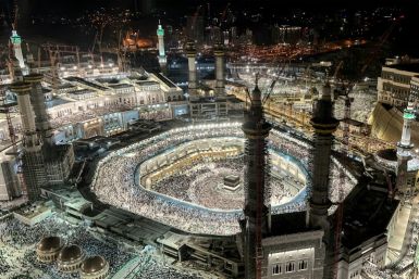 Kerumunan besar peziarah memadati Masjidil Haram di Mekkah, situs paling suci Islam, saat haji terbesar dalam beberapa tahun berlangsung di tengah panasnya suhu Arab Saudi.