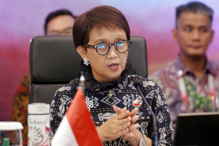 Tuan rumah Indonesia memperingatkan pada pembicaraan bahwa kawasan itu seharusnya tidak menjadi wakil persaingan global