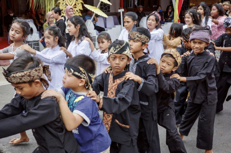 Sunda Wiwitan memuliakan arwah nenek moyang pengikutnya serta kekuatan alam