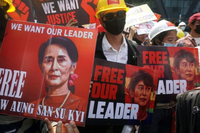 Pemimpin sipil Myanmar Aung San Suu Kyi digulingkan dalam kudeta militer dua tahun lalu dan saat ini menjalani hukuman penjara yang panjang.