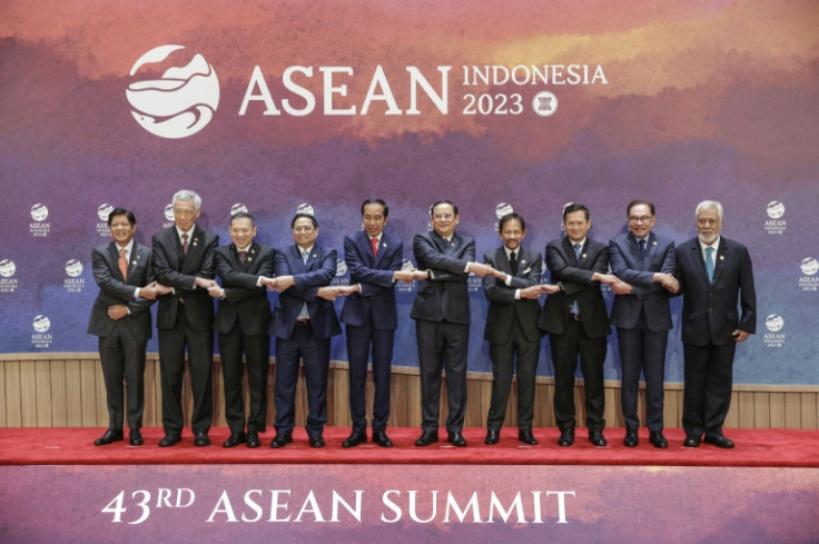ASEAN masih terpecah mengenai cara menghadapi penguasa Myanmar dan isu-isu lain termasuk meningkatnya ketegasan Beijing di Laut Cina Selatan.