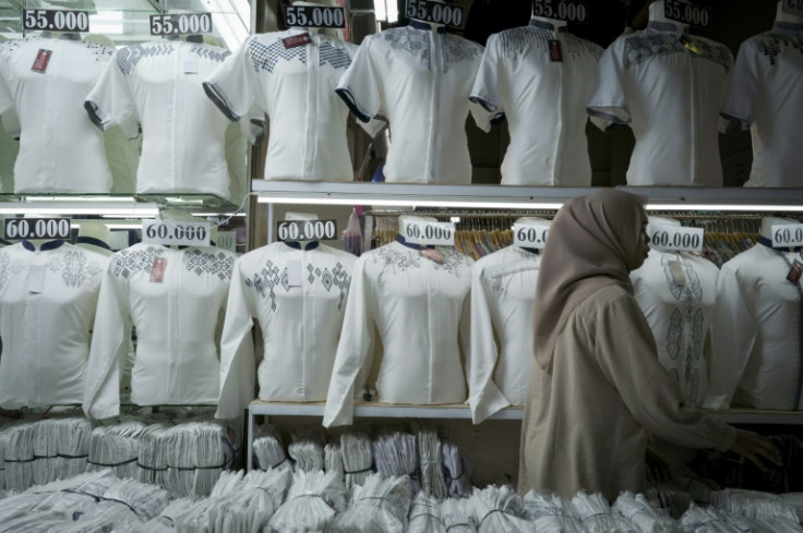 Di pasar tekstil terbesar di Asia Tenggara, para penjual mengeluhkan dampak booming e-commerce TikTok terhadap bisnis mereka